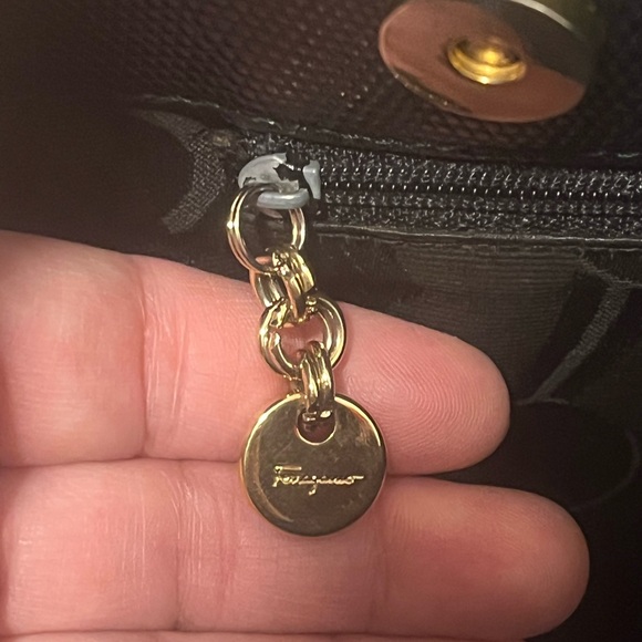 Salvatore Ferragamo Vala Shoulder Bag - Picture 8 of 12